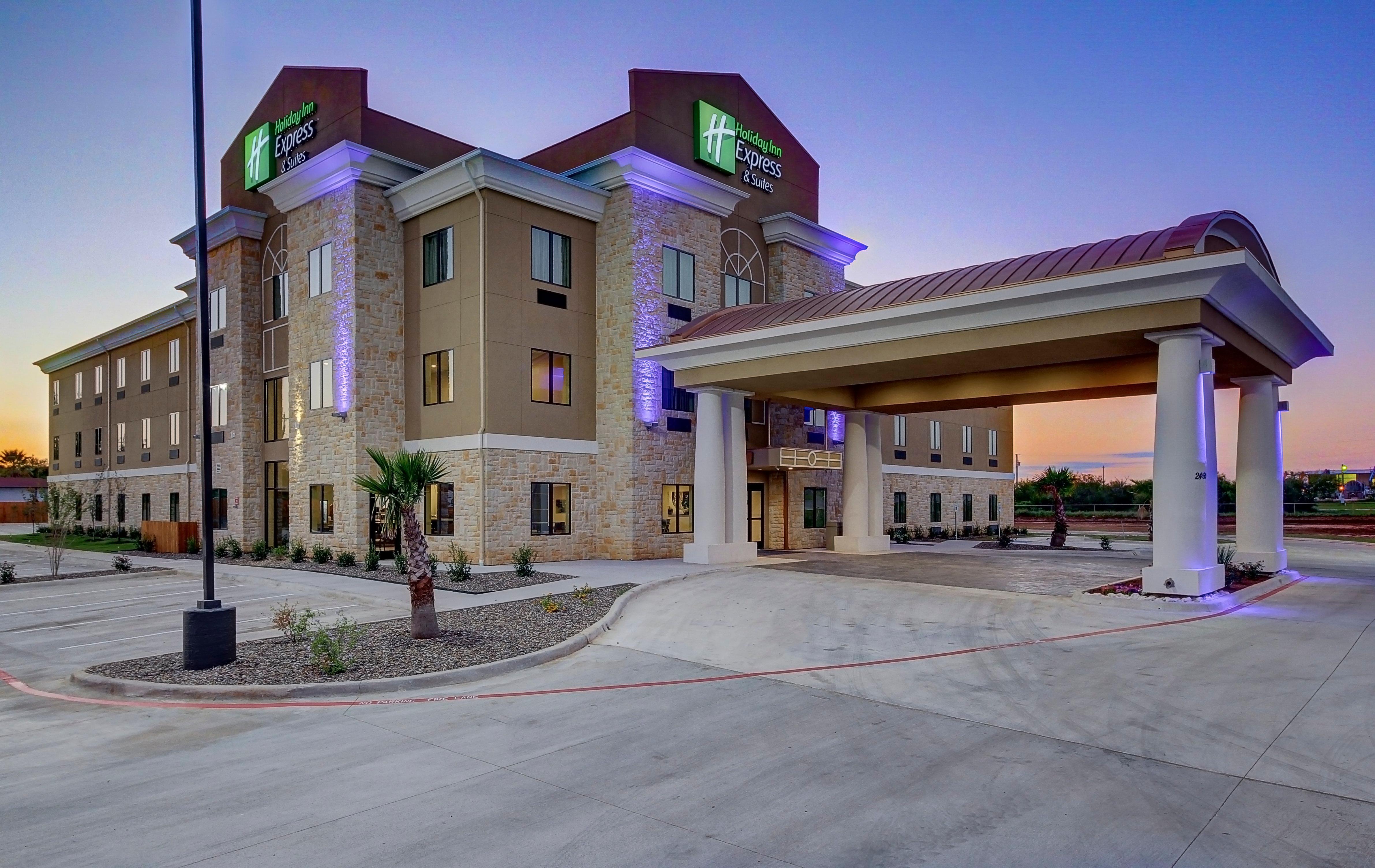 Holiday Inn Express Carrizo Springs Exterior photo
